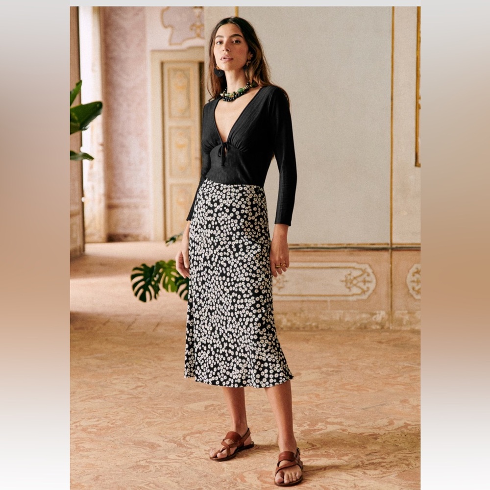 AUTHENTIC Sezane Sandy Skirt Daisies - Size 10 excellent used condition